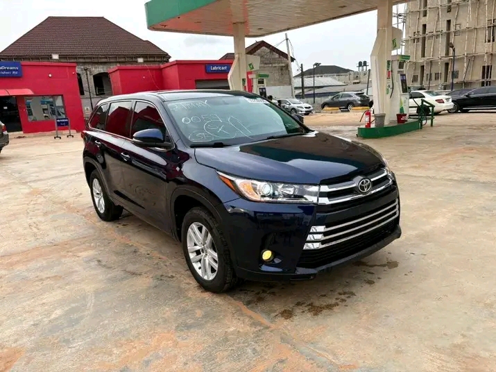 2015 Toyota Highlander โ photo 1