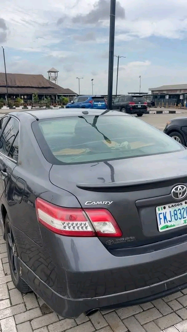 2011 Toyota Camry โ photo 1