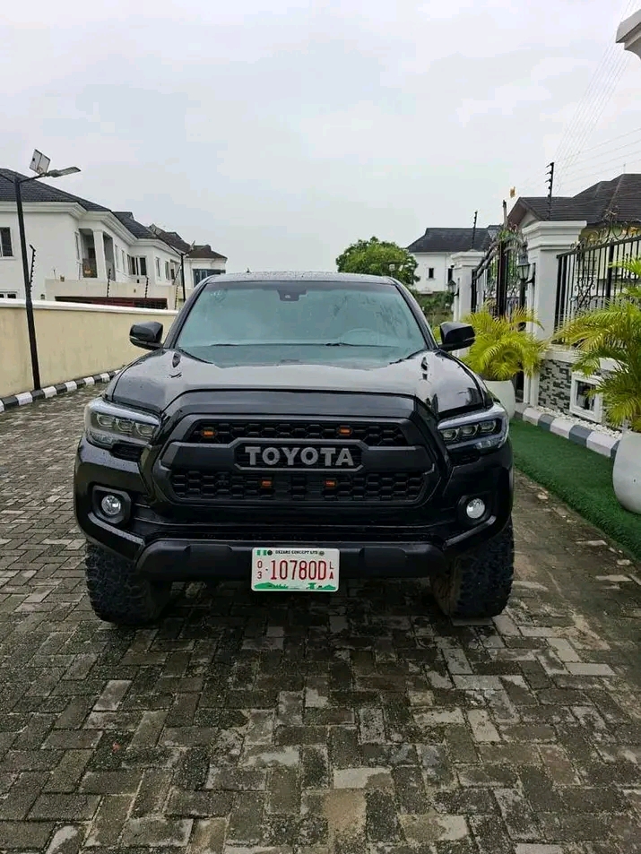 2020 Toyota Tacoma โ photo 1