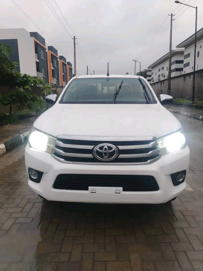 2018 Toyota Hilux โ photo 1