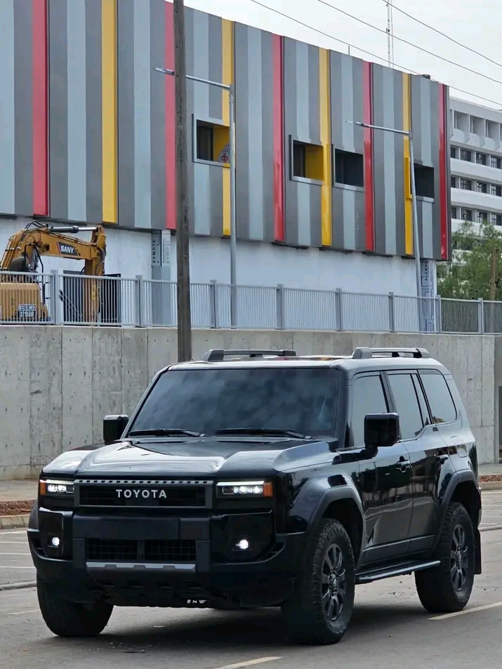 2025 Toyota Landcruiser Prado โ photo 1