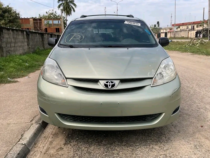 2006 Toyota Sienna โ photo 1