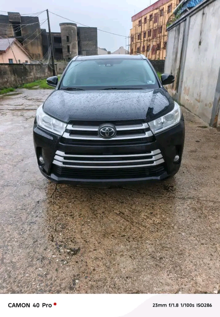 2019 Toyota Highlander โ photo 1