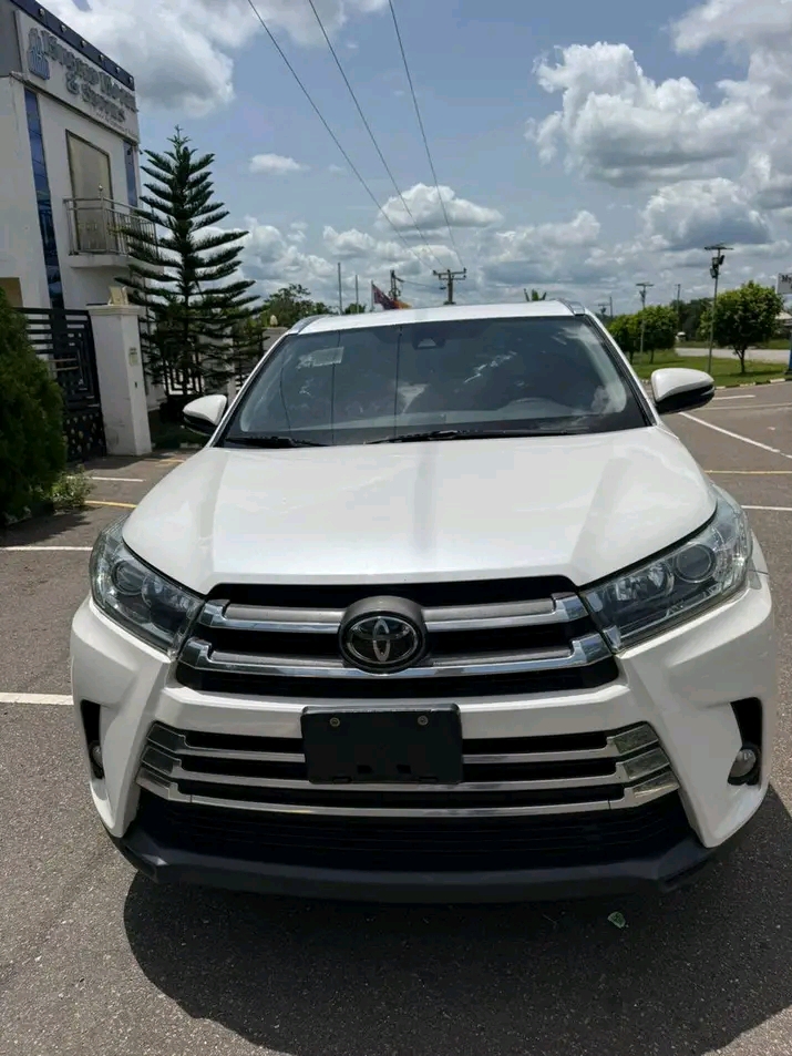 2018 Toyota Highlander โ photo 1