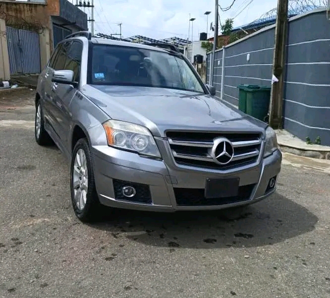 2012 Mercedes-Benz GLK350 โ photo 1