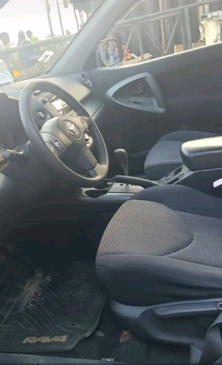 2010 Toyota RAV4 โ photo 1