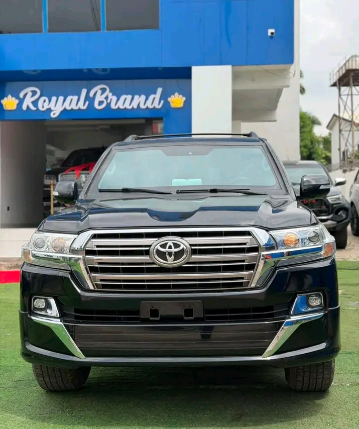 2017 Toyota Land Cruiser โ photo 1