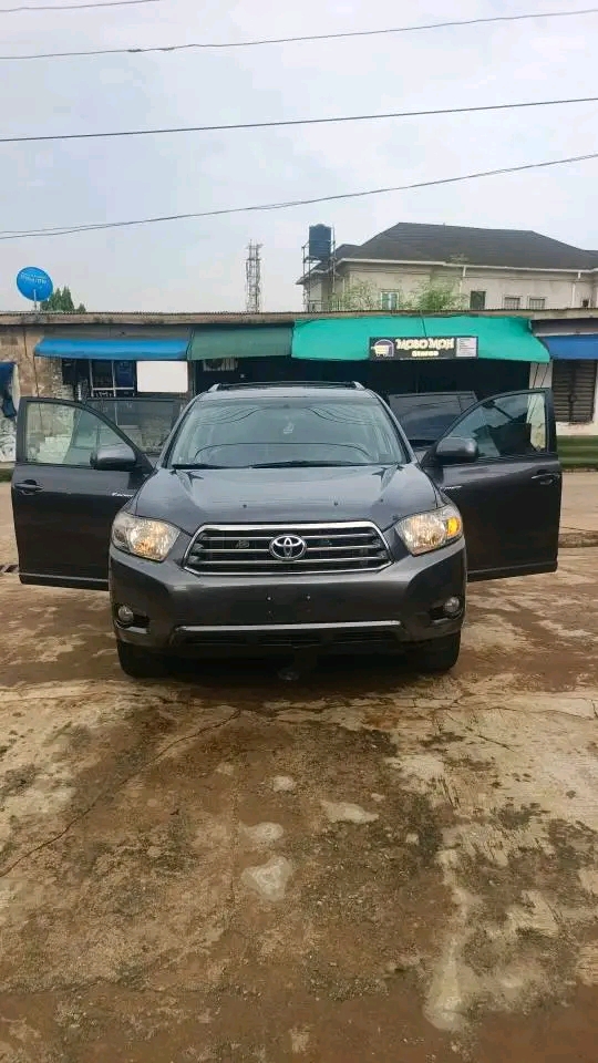 2010 Toyota Highlander โ photo 1
