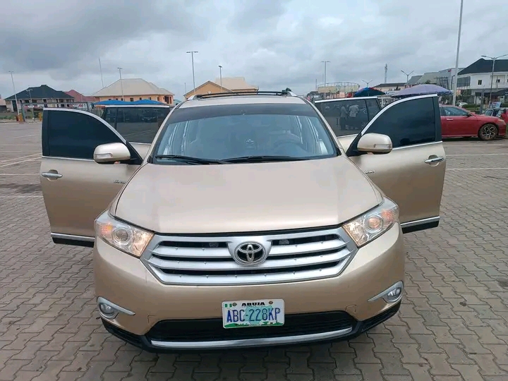 2013 Toyota Highlander โ photo 1