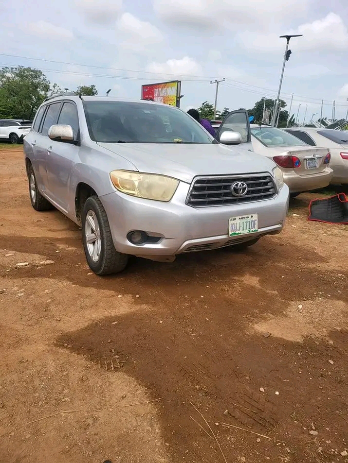 2010 Toyota Highlander โ photo 1