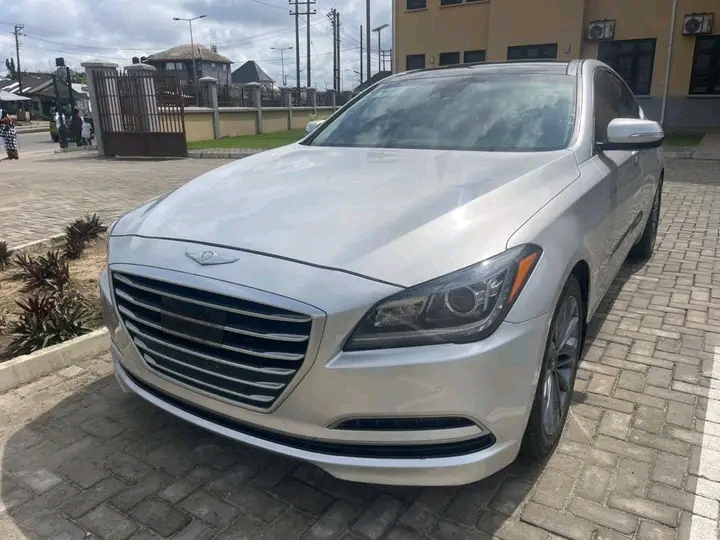 2016 Hyundai Genesis โ photo 1