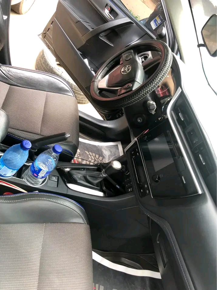 2017 Toyota Corolla โ photo 1