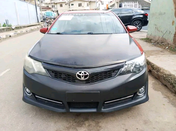 2013 Toyota Camry โ photo 1