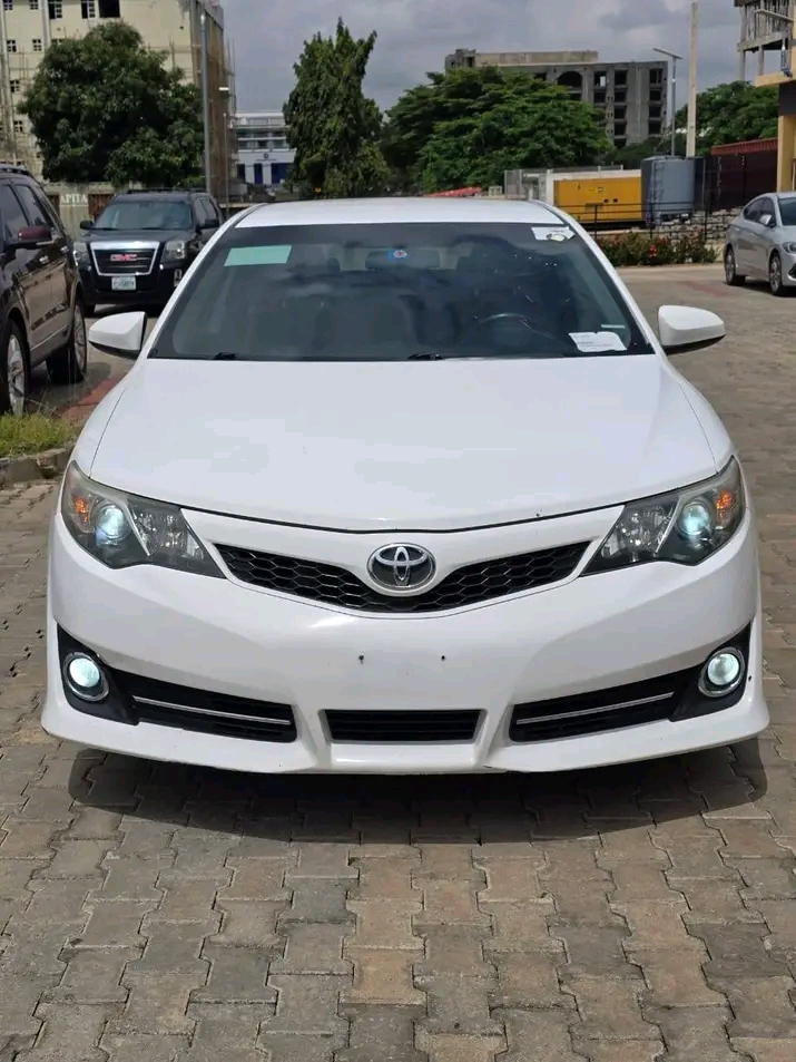 2013 Toyota Camry โ photo 1