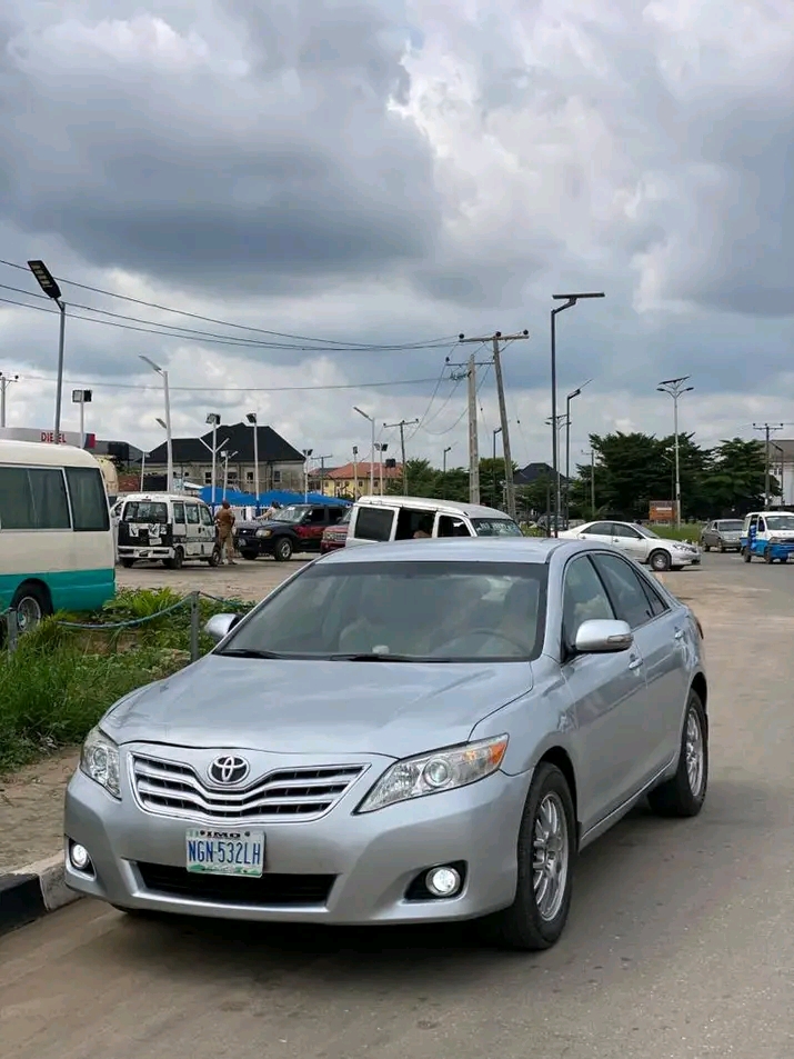 Toyota Camry โ photo 1