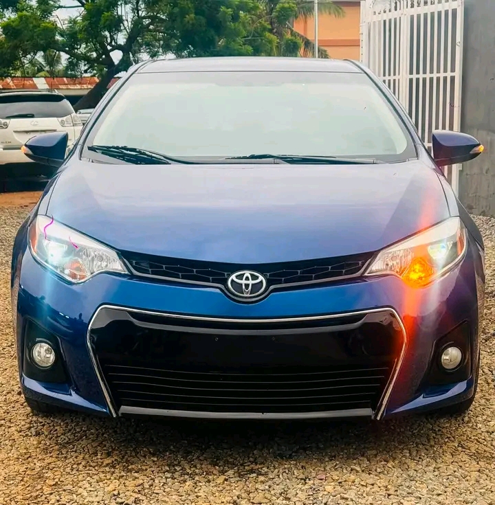 2015 Toyota Corolla Sport โ photo 1