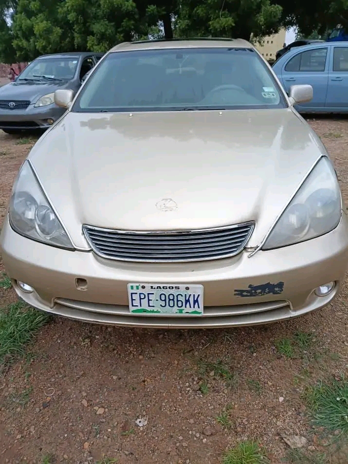 Lexus ES โ photo 1