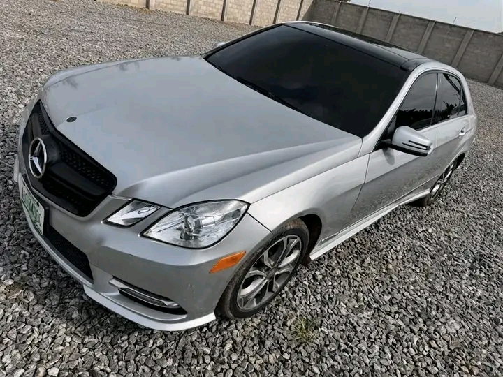 2010 Mercedes Benz E350 โ photo 1
