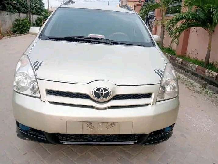 Toyota Corolla Verso โ photo 1