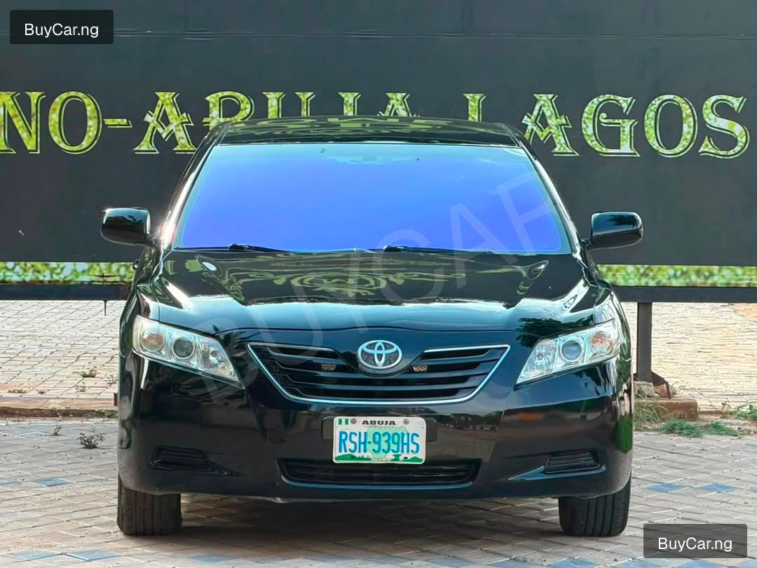 2009 Toyota Camry LE โ photo 1